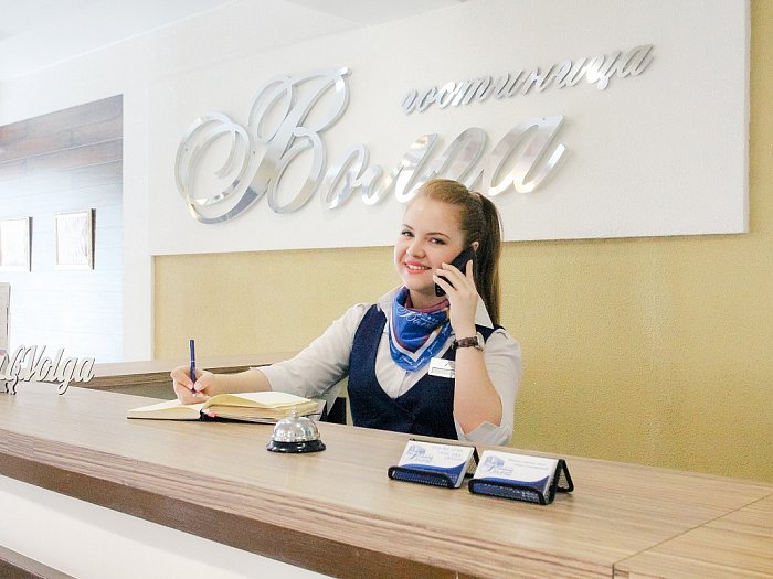 Директор гостиницы волга